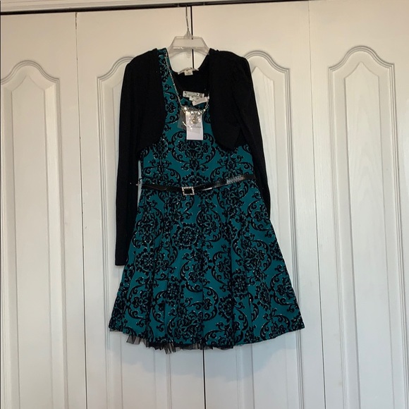 A dress - Picture 1 of 1